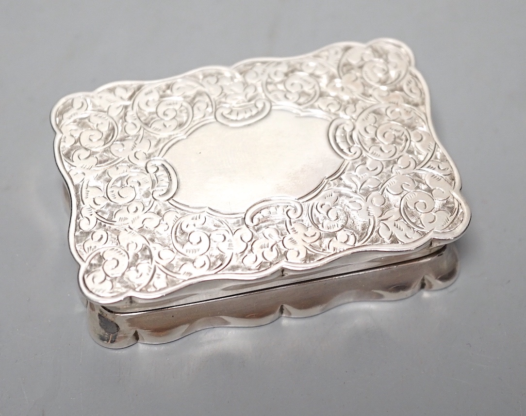 A late Victorian engraved silver vinaigrette, Saunders & Shepherd, Birmingham, 1896, 58mm(a.f.).